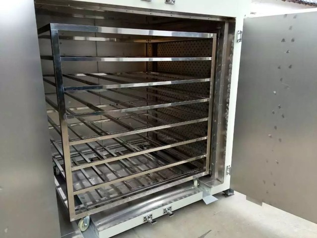 電鍍行業(yè)烘箱